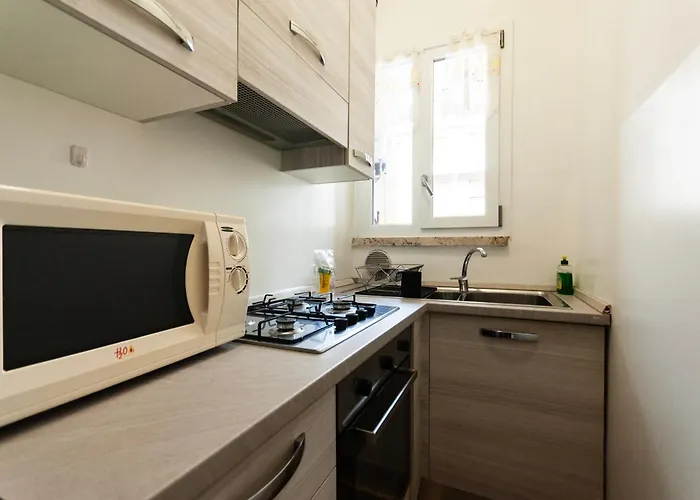 Youhosty - Meloria 10 * Милан