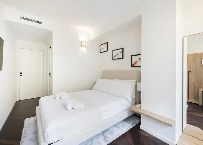 Apartment Easylife - - Medici 5 P4d - Duomo