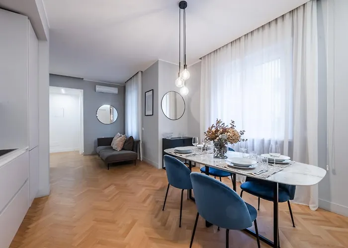 Elegant And Spacious Luxury In Bullona