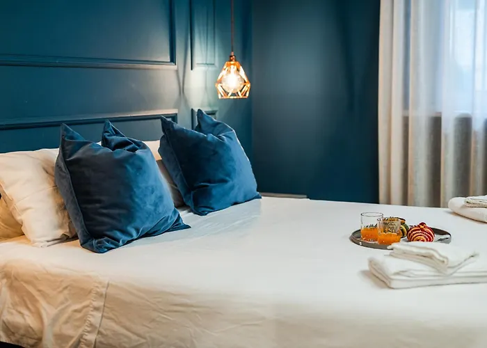 Elegant And Spacious Luxury In Bullona