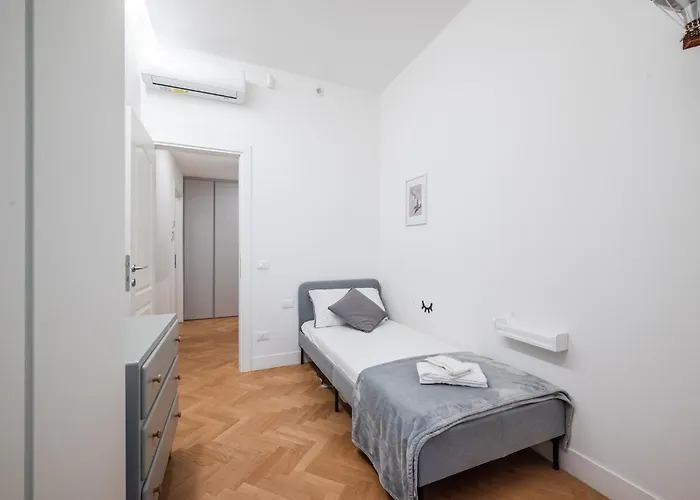 Elegant And Spacious Luxury In Bullona