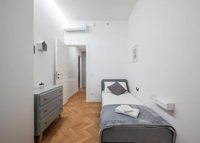 Elegant And Spacious Luxury In Bullona *