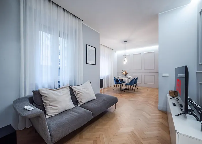 Elegant And Spacious Luxury In Bullona