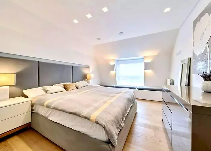 Spazioso Recentemente Ristrutturato Appartement *