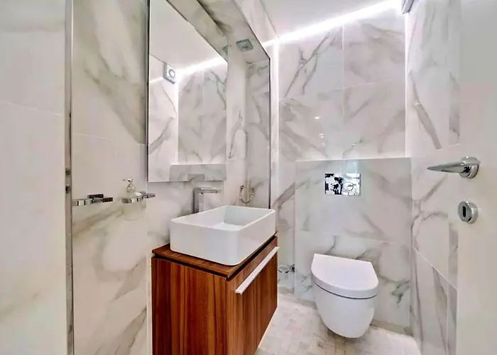 아파트 Spazioso Recentemente Ristrutturato *