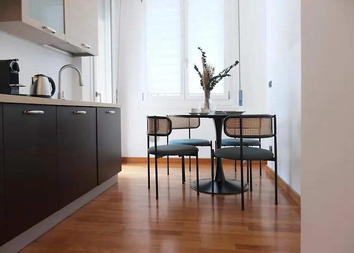 Comecasa 10 Min Walk To Duomo 2br Family Flat דירה *