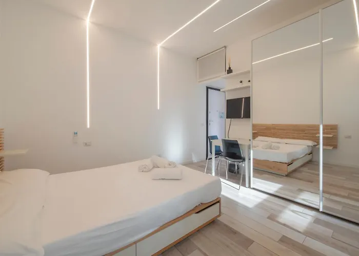 아파트 I-host - Cambiasi 8 *