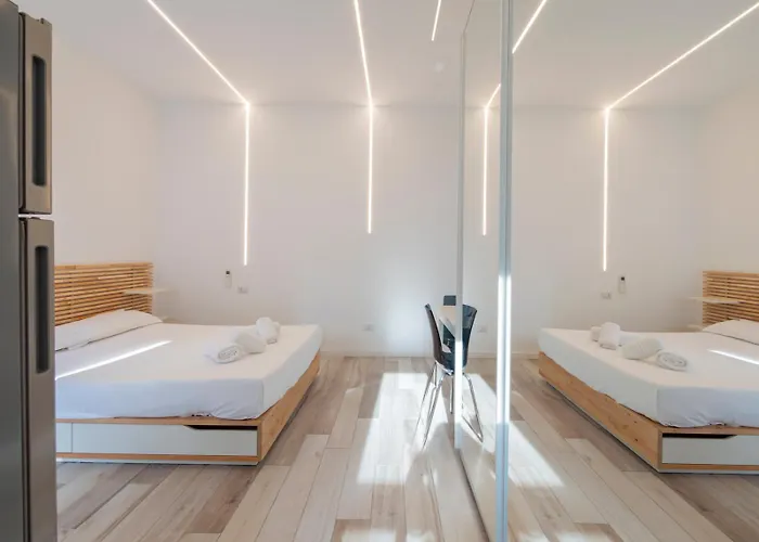 아파트 I-host - Cambiasi 8 *