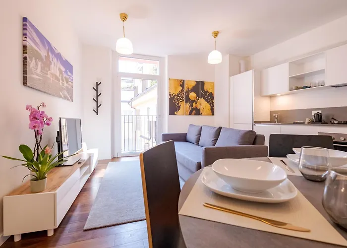 Essenza - Modern Comfort - In The Heart Of - 5min To Station - 10min To Dumo Apartment