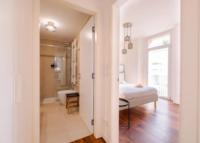 Essenza - Modern Comfort - In The Heart Of - 5min To Station - 10min To Dumo *