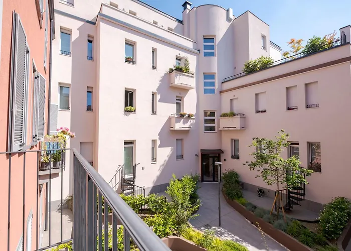 Essenza - Modern Comfort - In The Heart Of - 5min To Station - 10min To Dumo