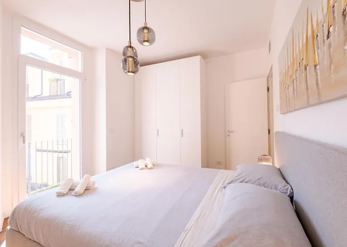 Essenza - Modern Comfort - In The Heart Of - 5min To Station - 10min To Dumo Apartment