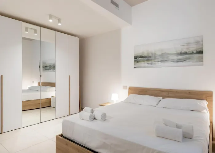 Monumentale M5 - 6 Ospiti & Famiglie Con 2 Bagni E דירה