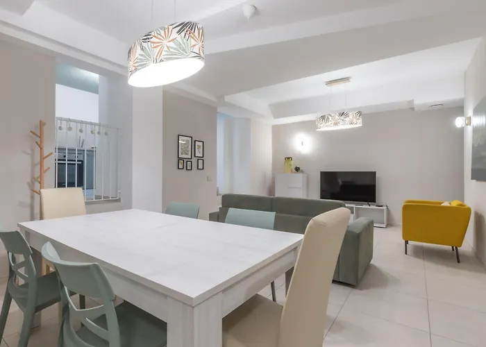 Monumentale M5 - 6 Ospiti & Famiglie Con 2 Bagni E