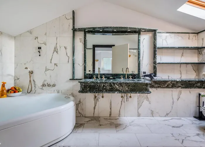 公寓 Duomo3'-skylight-idropool-private-cinema-freepark