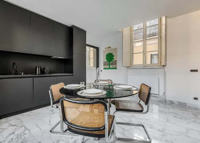 公寓 Duomo3'-skylight-idropool-private-cinema-freepark *