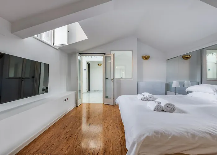 Duomo3'-skylight-idropool-private-cinema-freepark 公寓