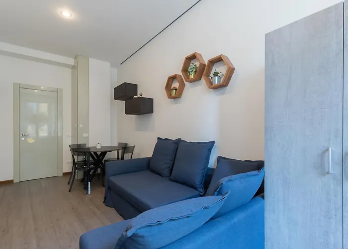 Corso Venezia With Double Bathroom And Balcony *