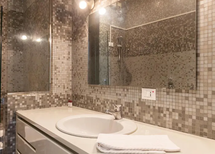 Corso Venezia With Double Bathroom And Balcony Apartament *