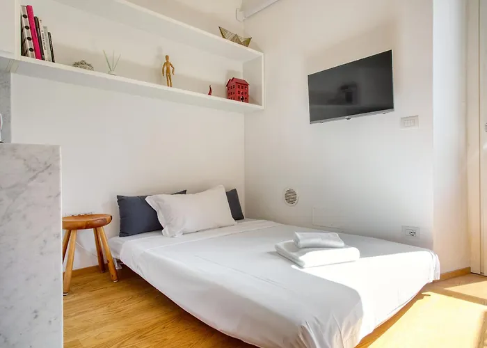 Appartement Just Urban - 1br With Outdoor Space - 10 Min Duomo By Tram Milaan