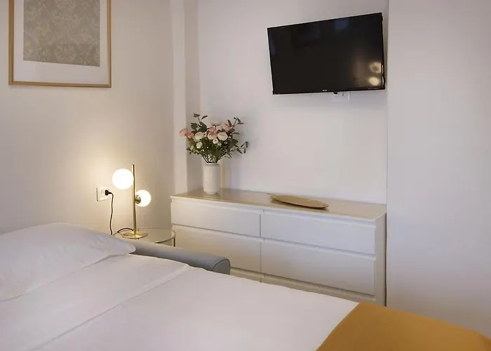 アパート Laru Porta Romana 5 Minutes From The Subway ミラノ