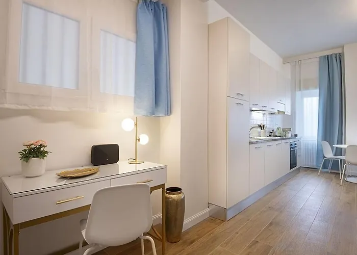 Laru Porta Romana 5 Minutes From The Subway アパート