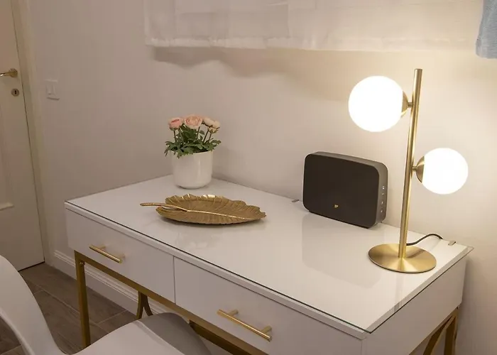 Laru Porta Romana 5 Minutes From The Subway *