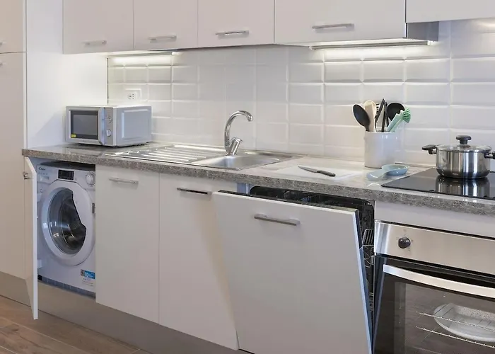 Laru Porta Romana 5 Minutes From The Subway *