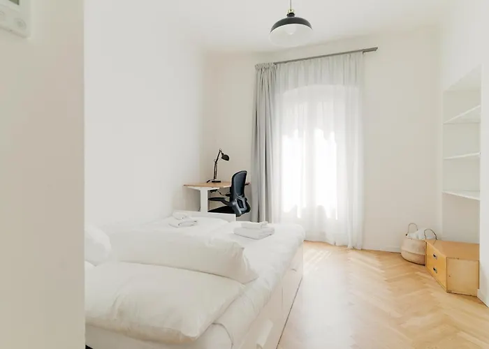 Porta Venezia - Castaldi - Repubblica Trilocale Di Lusso Lägenhet *