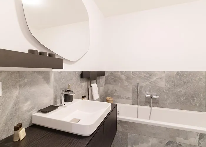 Lägenhet Porta Venezia - Castaldi - Repubblica Trilocale Di Lusso *