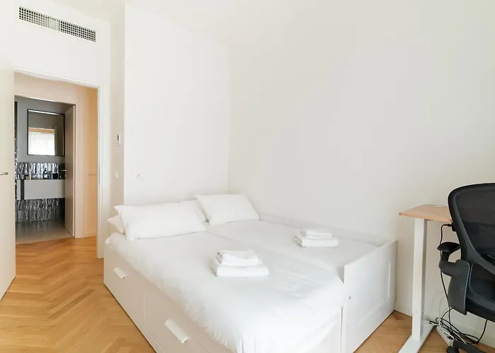 Porta Venezia - Castaldi - Repubblica Trilocale Di Lusso