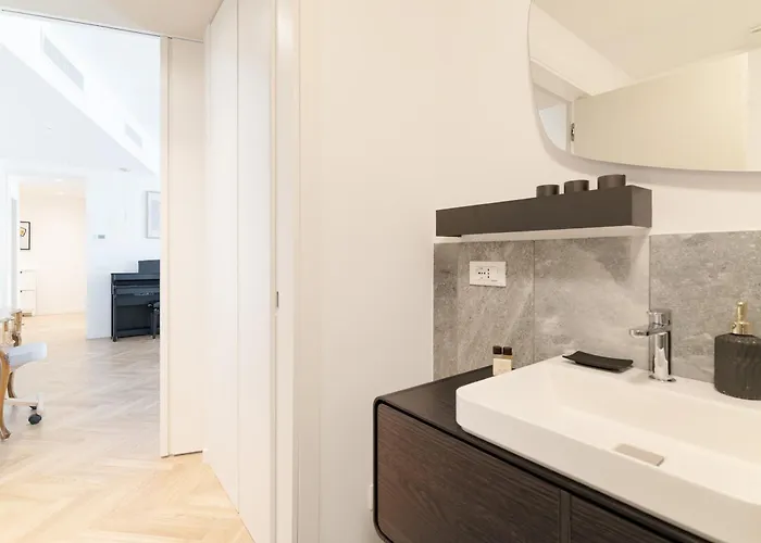 Lägenhet Porta Venezia - Castaldi - Repubblica Trilocale Di Lusso