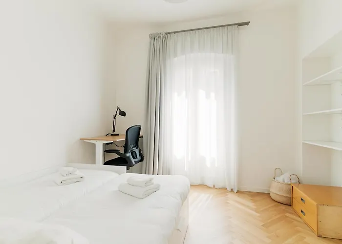 Lägenhet Porta Venezia - Castaldi - Repubblica Trilocale Di Lusso