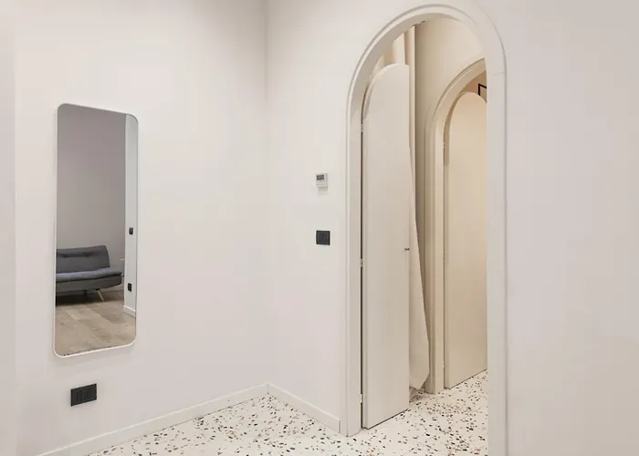 Easylife - - Borgonuovo 4 S - Centro Storico Апартаменты *