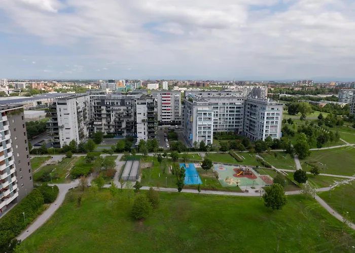 Skyline House - Free Parking & Terrace Apartment *