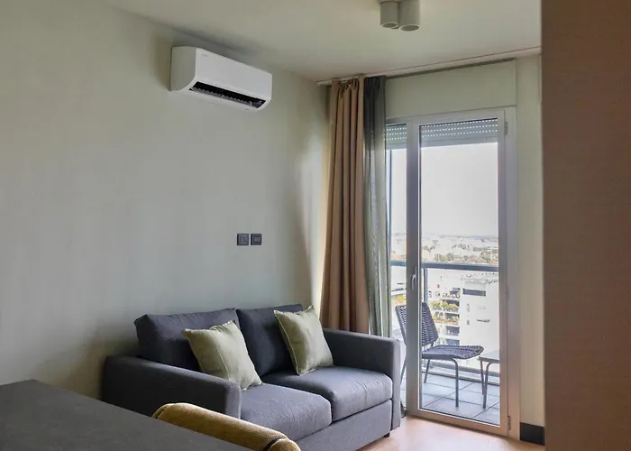 Skyline House - Free Parking & Terrace