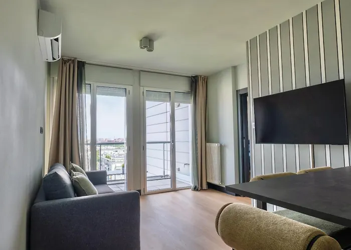 Skyline House - Free Parking & Terrace Apartment Milan