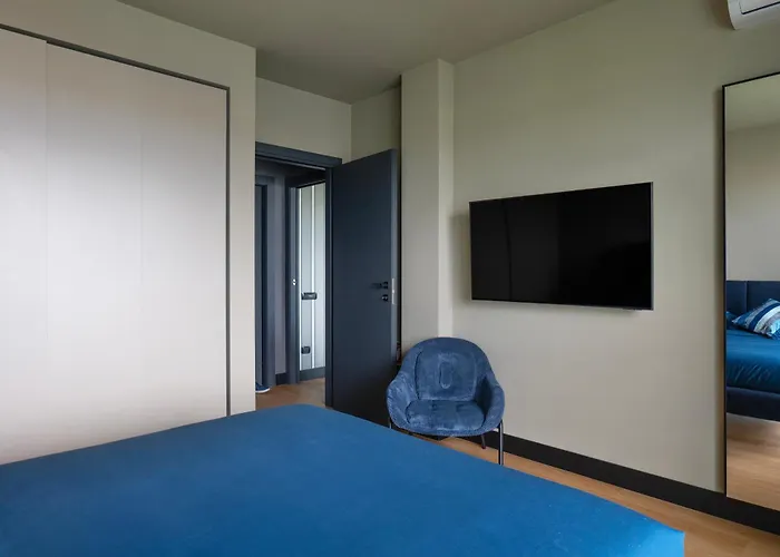 Skyline House - Free Parking & Terrace