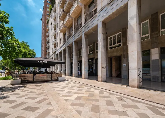 The Boutique - Spacious With Balcony - M3 Repubblica 2 Stops To Montenapoleone Duomo , 1 Stop To Station - Center Apartmán