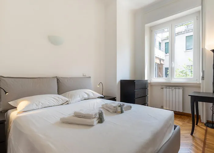 Elegant Near Bocconi Apartmán *