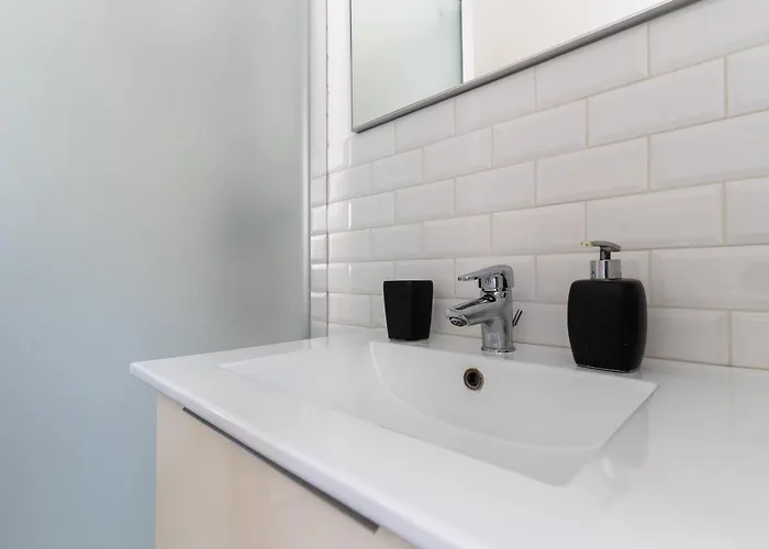 Elegant Near Bocconi Daire *