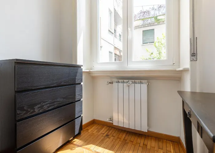 Elegant Near Bocconi *