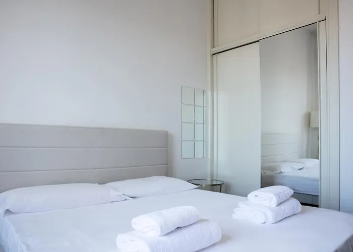 Dehomes - Porta Nuova Business Daire *