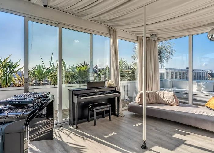 Апартаменты Skyjungle, Luxury Penthouse Private Pool And