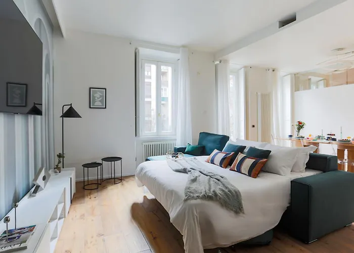 The Rent - Spacious Three-bedroom In The Heart Of Appartamento