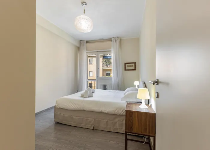 Tortona-metro Tolstoj 5min - Spacious 6 Guests - Wifi Apartamento *