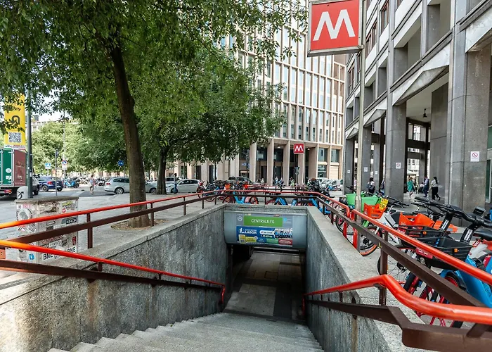 Stayeasy Fara12 - Station & Downtown Walking Distance ミラノ