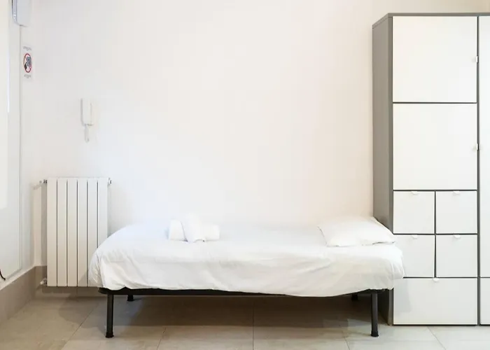 Vicino Metro M3 Brenta * Milán