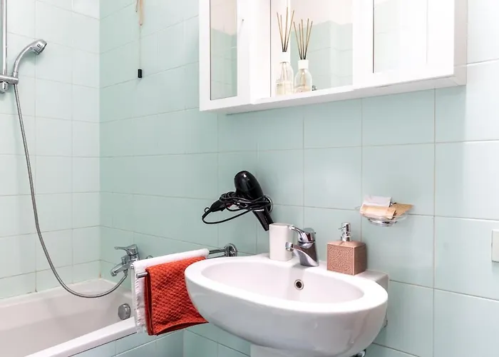 Apartament Trilocale Con Con Bagno Privato A 200m Dalla Metro