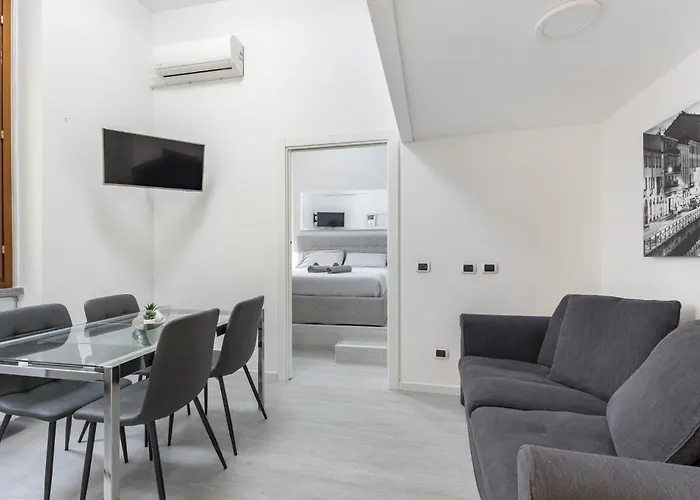 White - Duomo - 6 Posti * ميلان